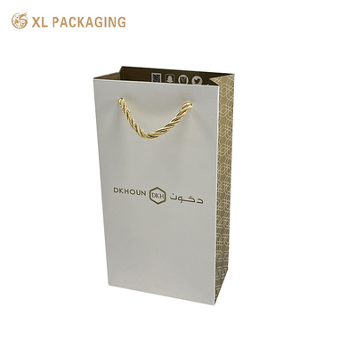 kopen Eco-vriendelijke verpakking voor boetieks cadeautjes Retail Hoogwaardige goudkleurige recyclebare winkeltassen Fancy OPP String Handle Paper Bags With Gold Foil Stamping Matte Finish Versterkte bodem online manufacture