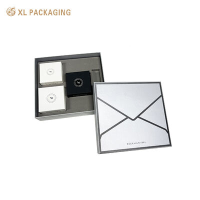 kopen Op maat gemaakte zilveren papieren dekselbasis stijve doos embossing textuur voor cosmetische cadeauverpakkingen online vervaardiging