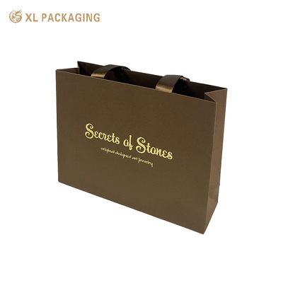 Custom Kraft Paper Shopping Bag met Gold Foil Logo Printing en versterkte constructie voor juwelenverpakkingen