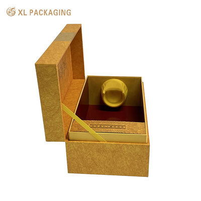 Op maat gemaakte whiskyverpakking met scharnierend deksel, linttrek, speciaal papier en fluwelen inzetstuk