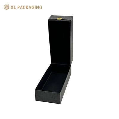 Luxe wijnfles geschenkdoos met magnetische sluiting.
