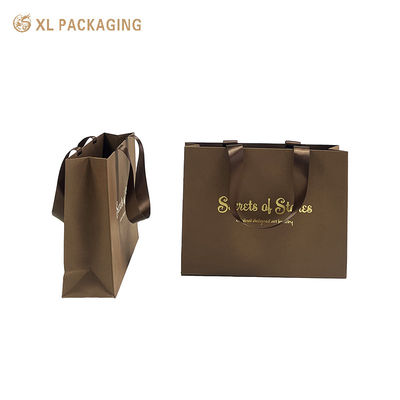 Textured Matte Brown Luxury Paper Tote Bag met Custom Gold Foil Warm Stamping en Versterkte Satin Ribbon Handles