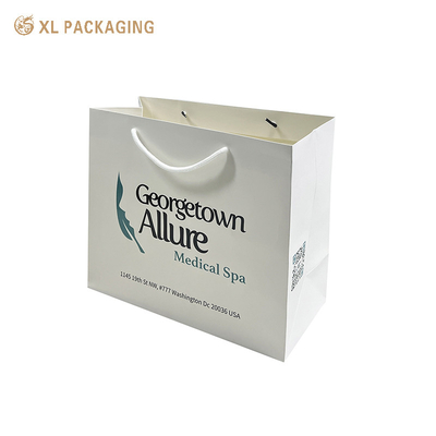 Custom Company Logo Papier winkeltassen Hoogwaardige beklede papieren handtassen voor kleding Schoenen & retail verpakking - Stevige handgrepen Glanzend / Matt lamineering & bulk order kortingen