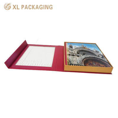 Luxe kunstboek en architectuurbok set met geschenkdoos met doorzichtig venster, genaaide kaft en goudfolie afwerking