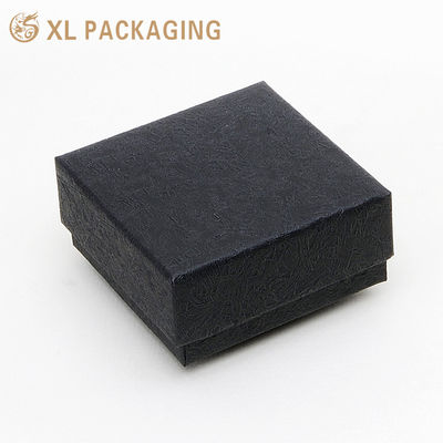 Custom 2-Piece Rigid Lid Base Juweliersdoos, Recycleerbare Zwarte Fux Leer Textured Paper Gift Box met Fluwelen Schuim Invoeging voor Oornagel Groothandel