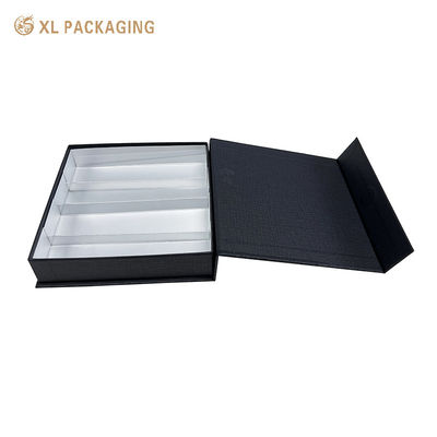 Luxe magnetische chocolade cadeaubon met milieuvriendelijke textuur papier en zilveren papier binnenkast voor een veilige magnetische sluiting
