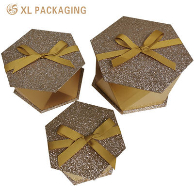 Op maat gemaakte zeshoekige stijve chocolade geschenkdoos met 1,5 mm karton en gouden glitter speciaal papier voor Valentijnsdag verpakking