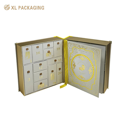 Luxe huidverzorging Adventskalender Box Klassiek verzamelboek ontwerp met gouden folie logo voor Kerstmis
