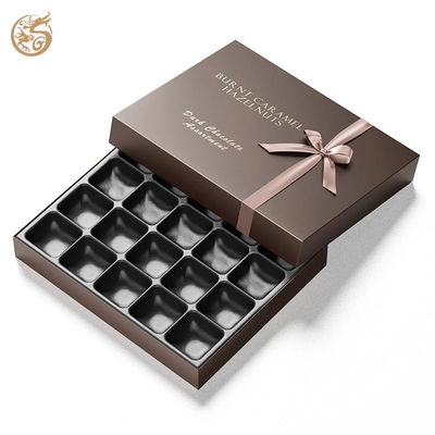 Betaalbare chocoladeverpakking met logo van goudfolie, elegante roze strik en PET-bakje van voedingskwaliteit