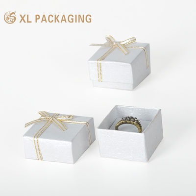 Op maat gemaakte luxe juwelen geschenkdozen met deksel en basis voor juwelenmerken en retailers