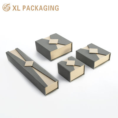 Custom V-Cut Dubbele Deur Magnetische Sieraden Cadeaubox met 2 mm Stijf Karton en Textuur Specialiteit Papier voor Ring Ketting Oorbel Armband