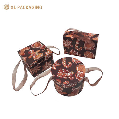 Gepersonaliseerde gedrukte kerstcadeau doos met 157gm Matte Coated Art Paper, voorgezeefde Organza Handle, en dikke stijve grijze board kern