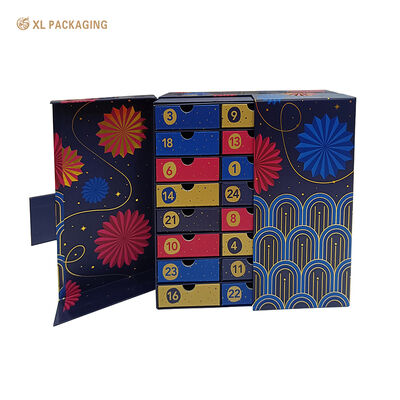 Aangepaste dubbeldeurs adventkalenderdoos met magnetische sluiting en 24 laden met volle helder zilveren folie stempel